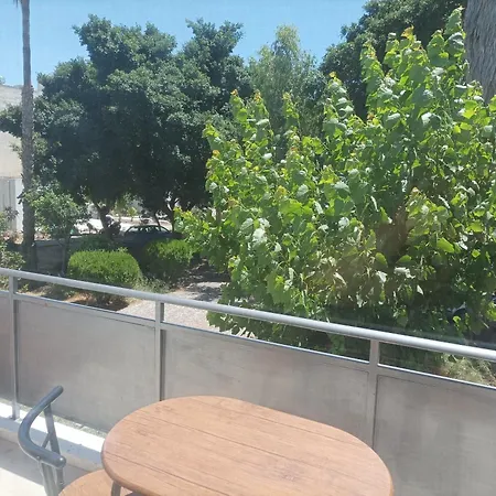 Euphemia's 아파트 Ampavris